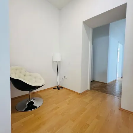 Living Leoben Rebuli - In 2 One Leitendorf