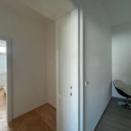 Living Leoben Rebuli - In 2 One Apartament *