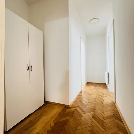 Apartament Living Leoben Rebuli - In 2 One *